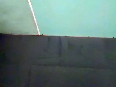 Montáž sádrokartonového podhledu v koupelně v Hradci Králové
