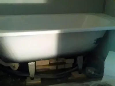 Podezdění vany a montáž obkladů v Hradci Králové
