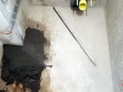 Betonování podlahy na záchodě – Hradec Králové