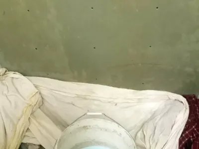 Montáž sádrokartonu v koupelně přes umakart v Hradci Králové