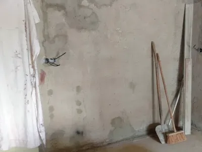 Zahození rýh po elektroinstalaci a doplnění omítek