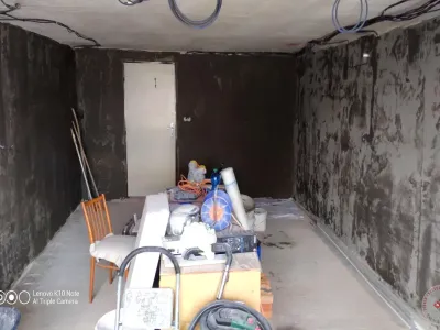 Aplikace vyrovnávacího tmelu na stěny