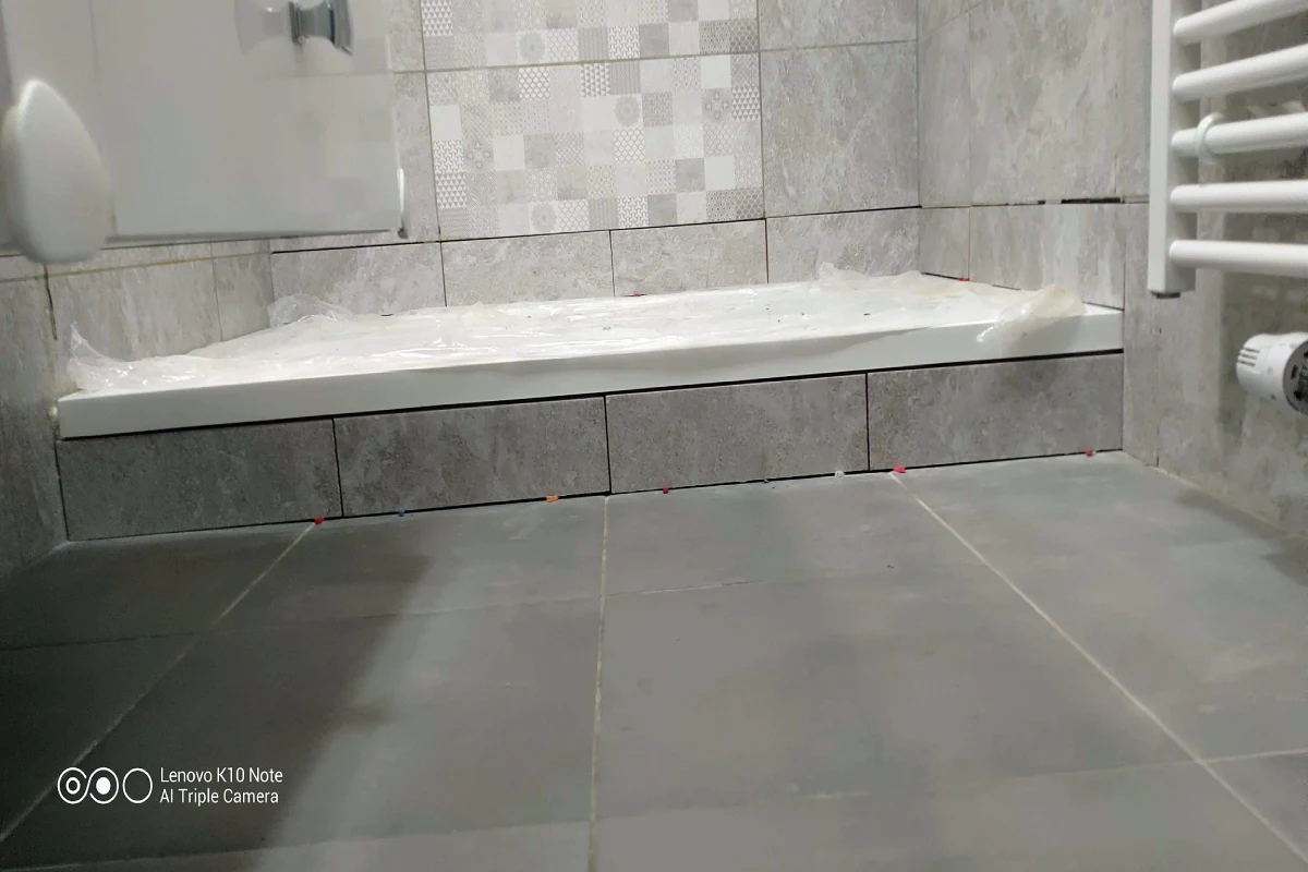 Výměna sprchové vaničky za novou v Hradci Králové